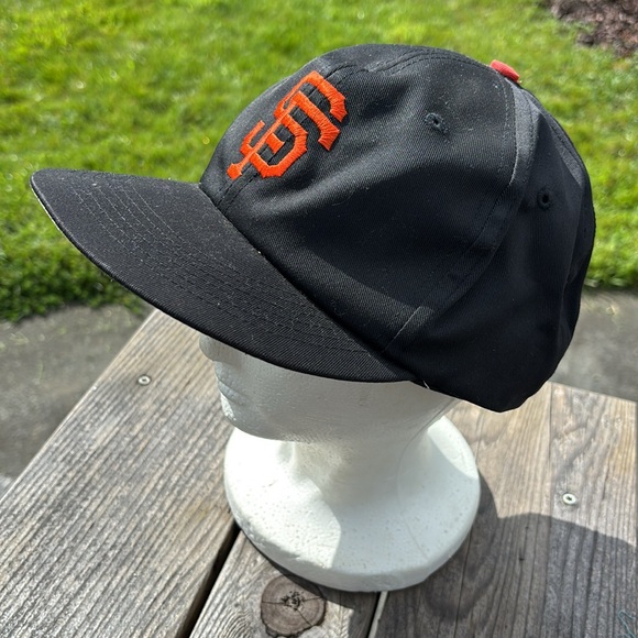 SF Giants Adjustable Ball Cap - Picture 2 of 8